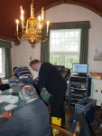 Voorbereidingen voor de opnames in de tijdelijke regie-kamer.............